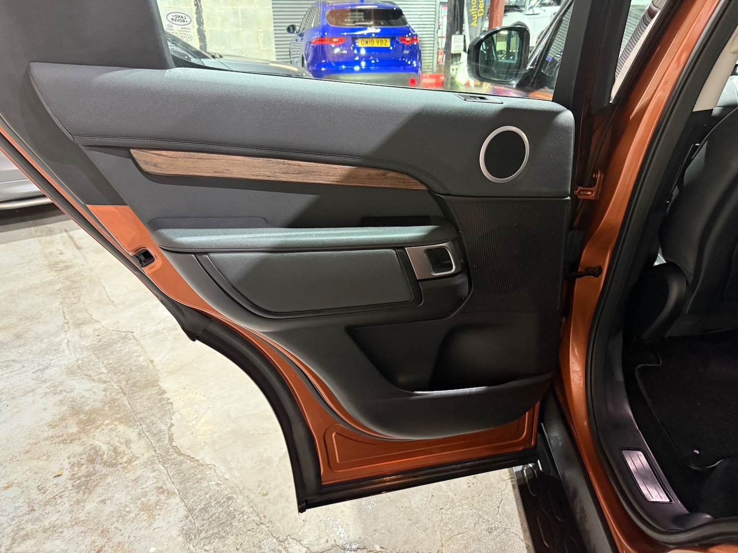 Used Land Rover Discovery 2017 for sale - 76851349: Photo 14