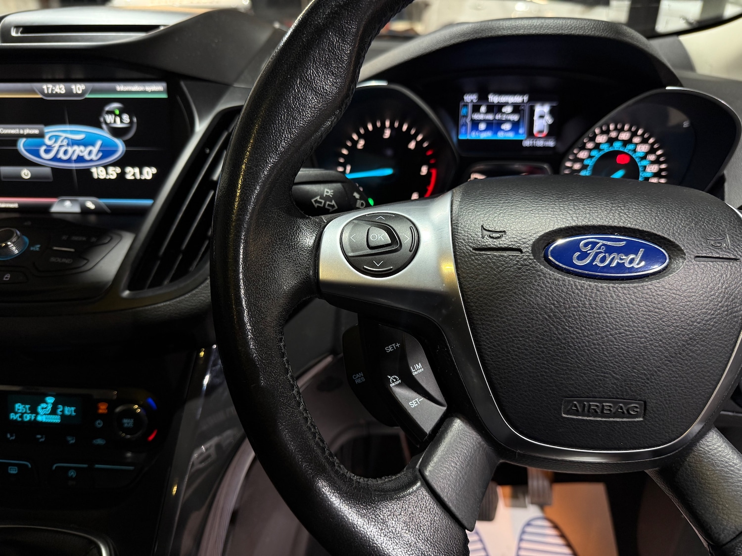 Used Ford Kuga 2015 for sale - 76798679: Photo 26