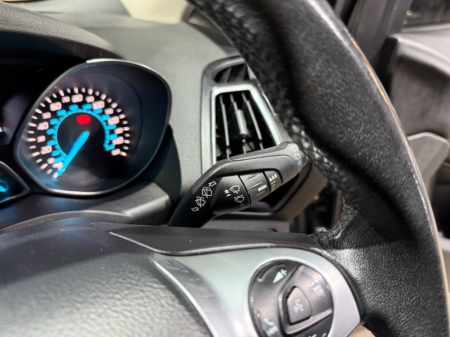 Used Ford Kuga 2015 for sale - 76798679: Photo 29