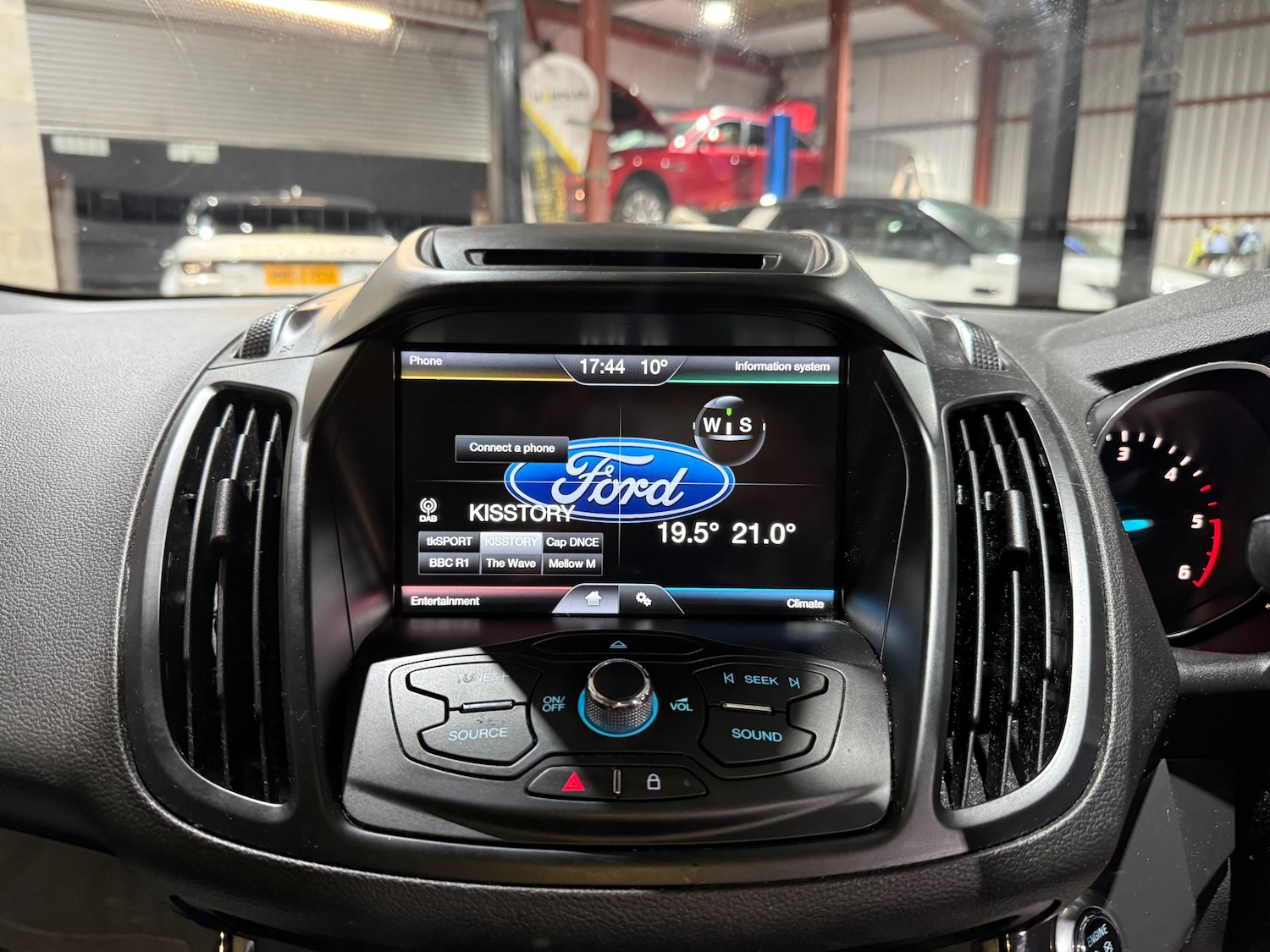 Used Ford Kuga 2015 for sale - 76798679: Photo 33