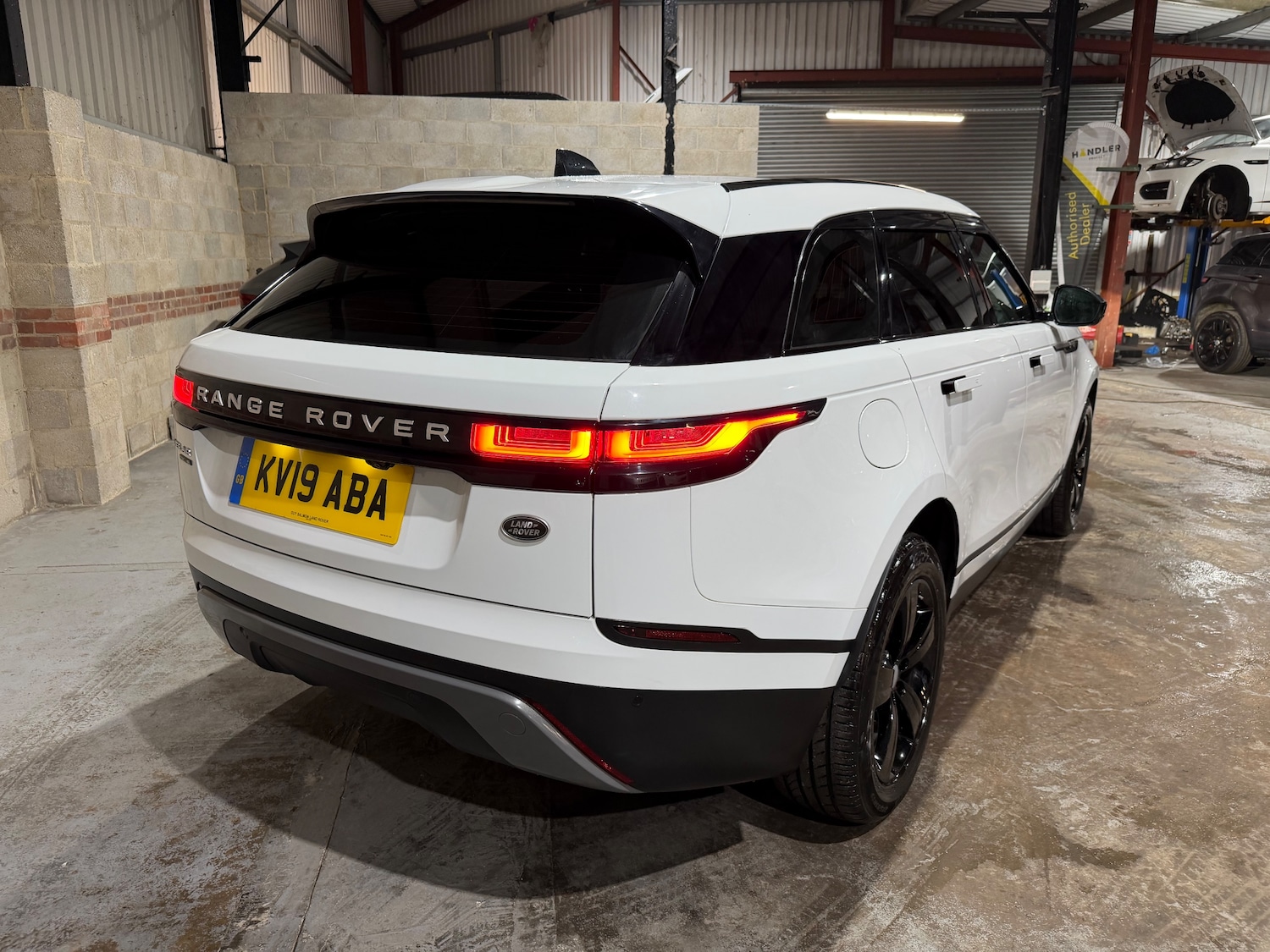 Used Land Rover Range Rover Velar 2019 for sale - 76985654: Photo 3