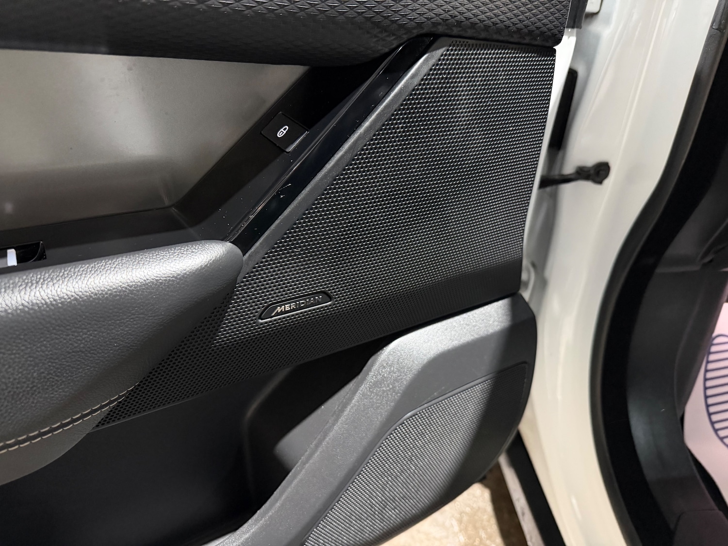 Used Land Rover Range Rover Velar 2019 for sale - 76985654: Photo 9