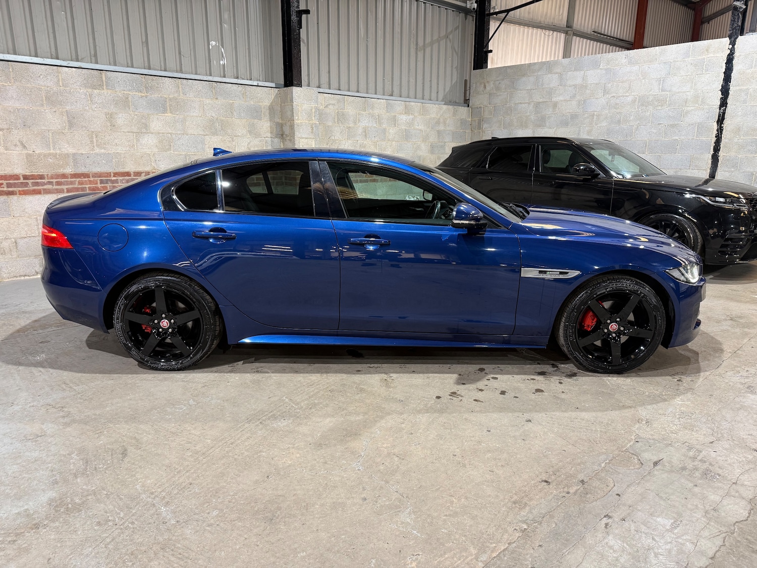 Used Jaguar XE 2016 for sale - 77408884: Photo 2