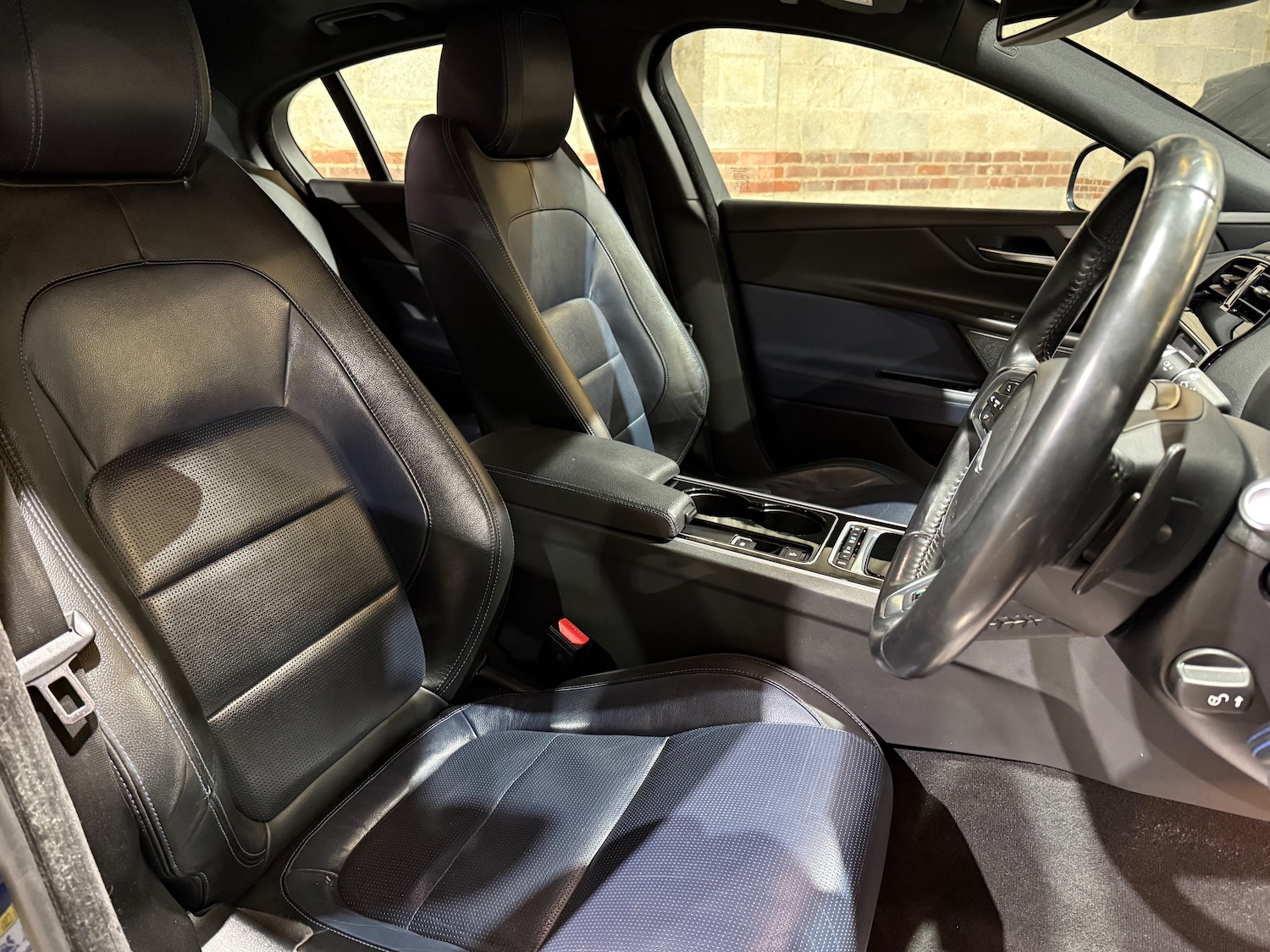 Used Jaguar XE 2016 for sale - 77408884: Photo 24