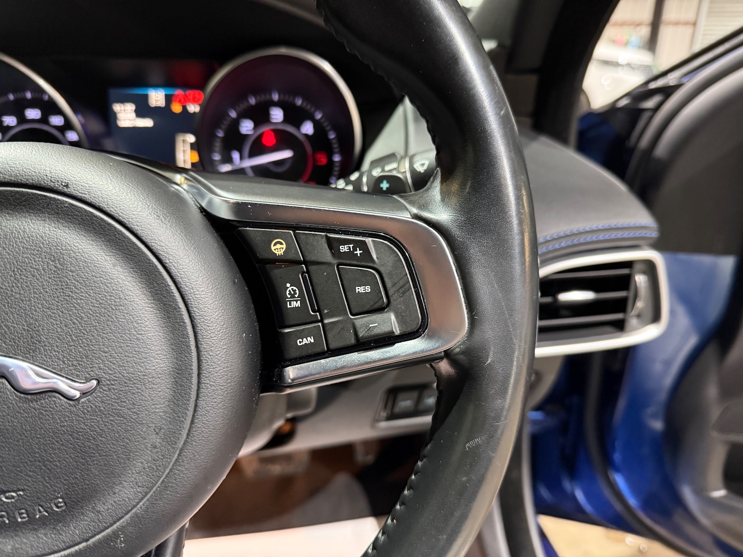 Used Jaguar XE 2016 for sale - 77408884: Photo 29