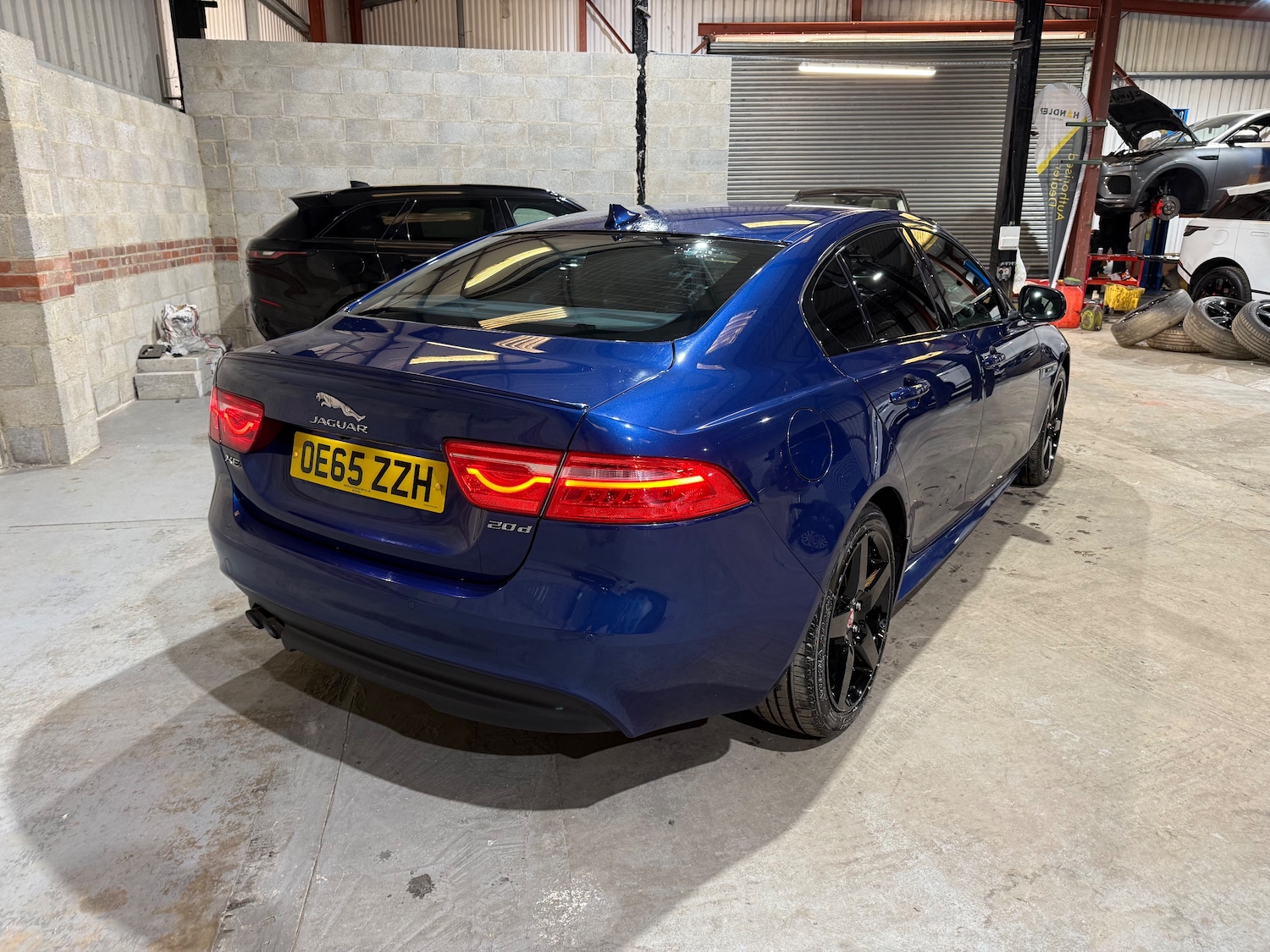 Used Jaguar XE 2016 for sale - 77408884: Photo 3