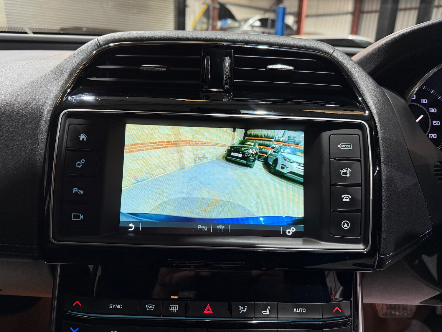 Used Jaguar XE 2016 for sale - 77408884: Photo 34