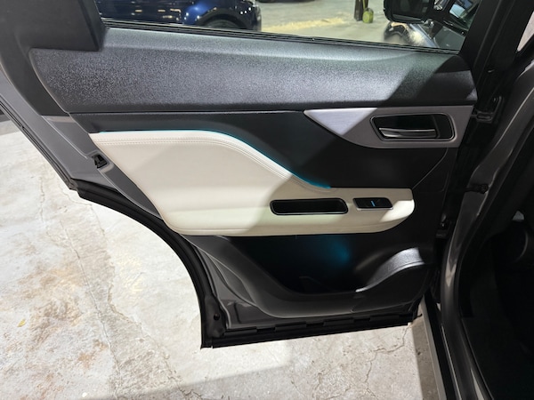 Used Jaguar F-Pace 2017 for sale - 76317407: Photo 15