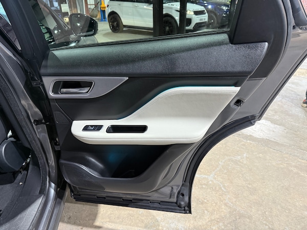 Used Jaguar F-Pace 2017 for sale - 76317407: Photo 21