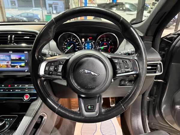 Used Jaguar F-Pace 2017 for sale - 76317407: Photo 33