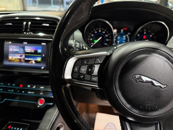 Used Jaguar F-Pace 2017 for sale - 76317407: Photo 34