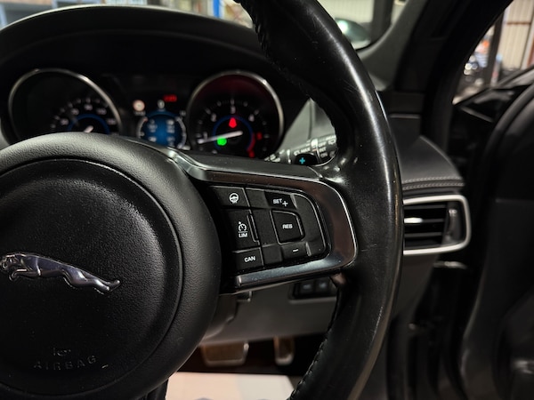 Used Jaguar F-Pace 2017 for sale - 76317407: Photo 35