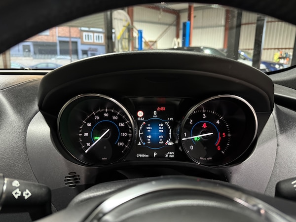 Used Jaguar F-Pace 2017 for sale - 76317407: Photo 36