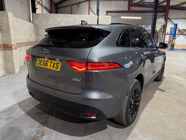 Used Jaguar F-Pace 2017 for sale - 76317407: Photo 3