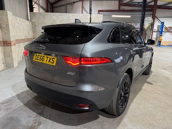 Used Jaguar F-Pace 2017 for sale - 76317407: Photo 3