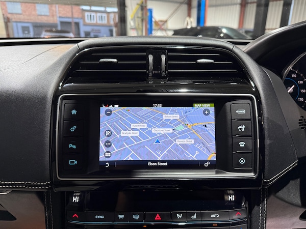Used Jaguar F-Pace 2017 for sale - 76317407: Photo 41