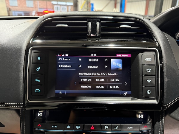 Used Jaguar F-Pace 2017 for sale - 76317407: Photo 42