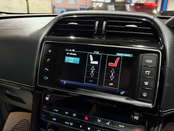 Used Jaguar F-Pace 2017 for sale - 76317407: Photo 43