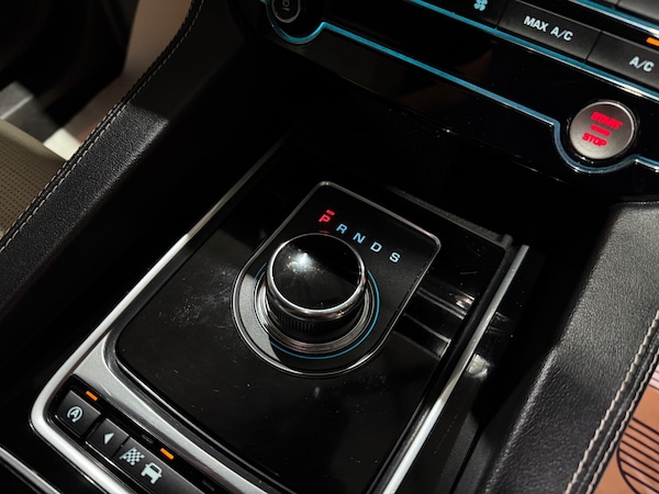 Used Jaguar F-Pace 2017 for sale - 76317407: Photo 46