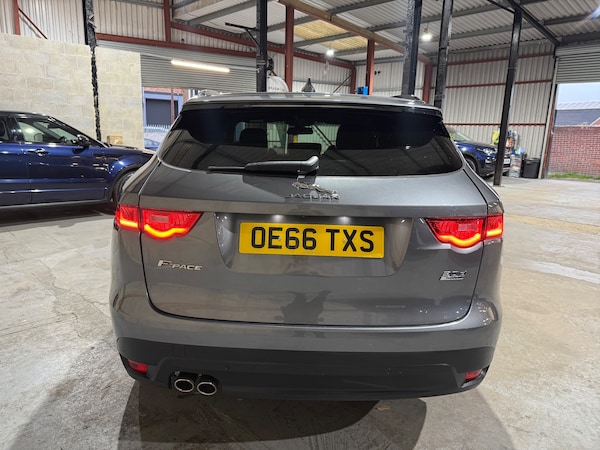Used Jaguar F-Pace 2017 for sale - 76317407: Photo 4