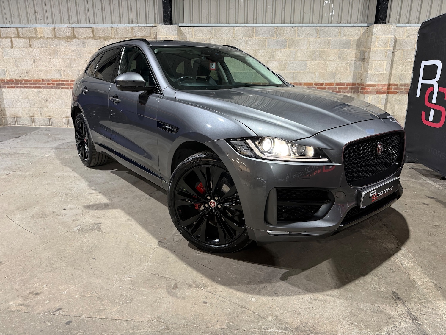 Used Jaguar F-Pace 2016 for sale - 77660465: Photo 2