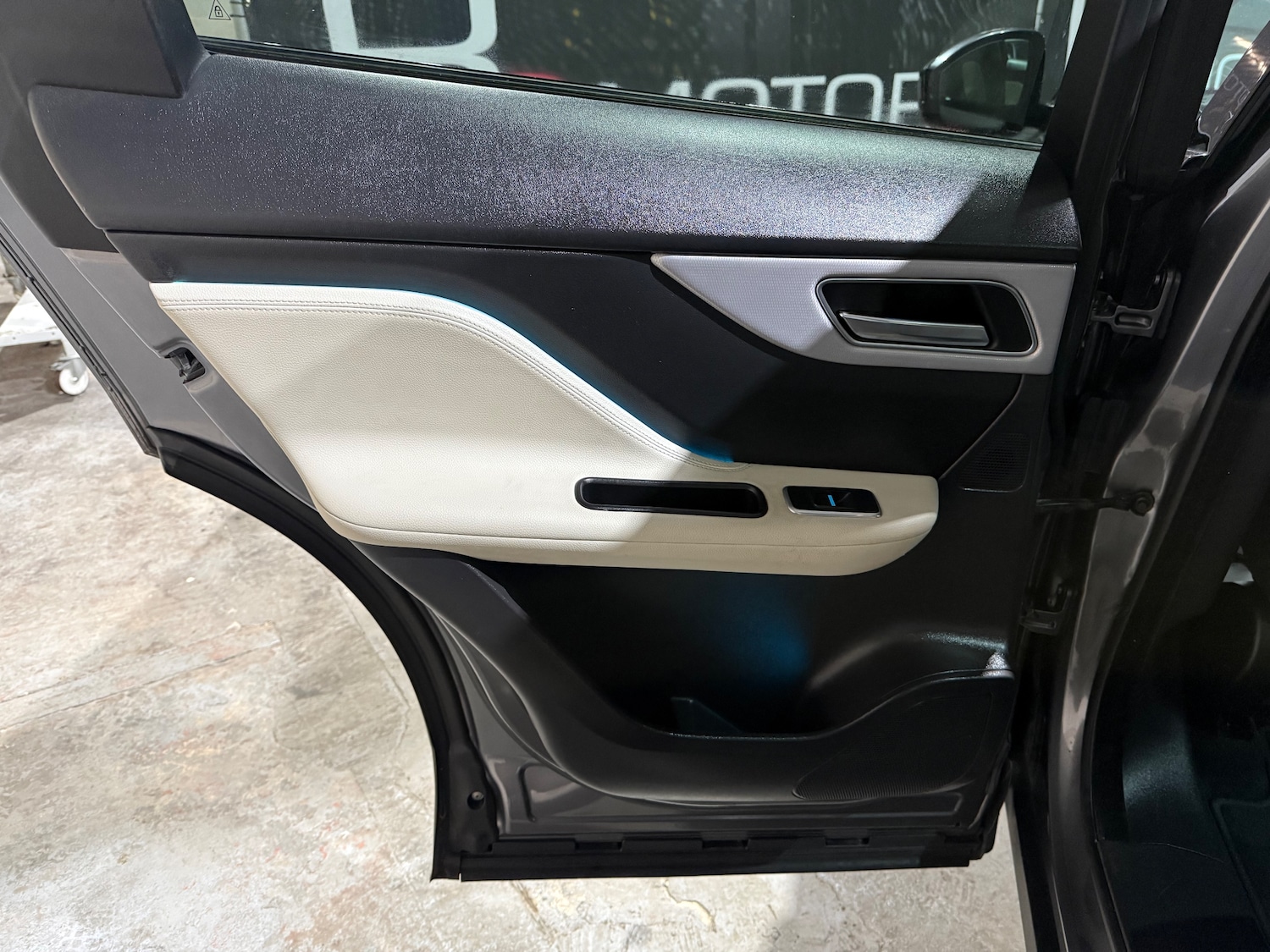 Used Jaguar F-Pace 2016 for sale - 77660465: Photo 26