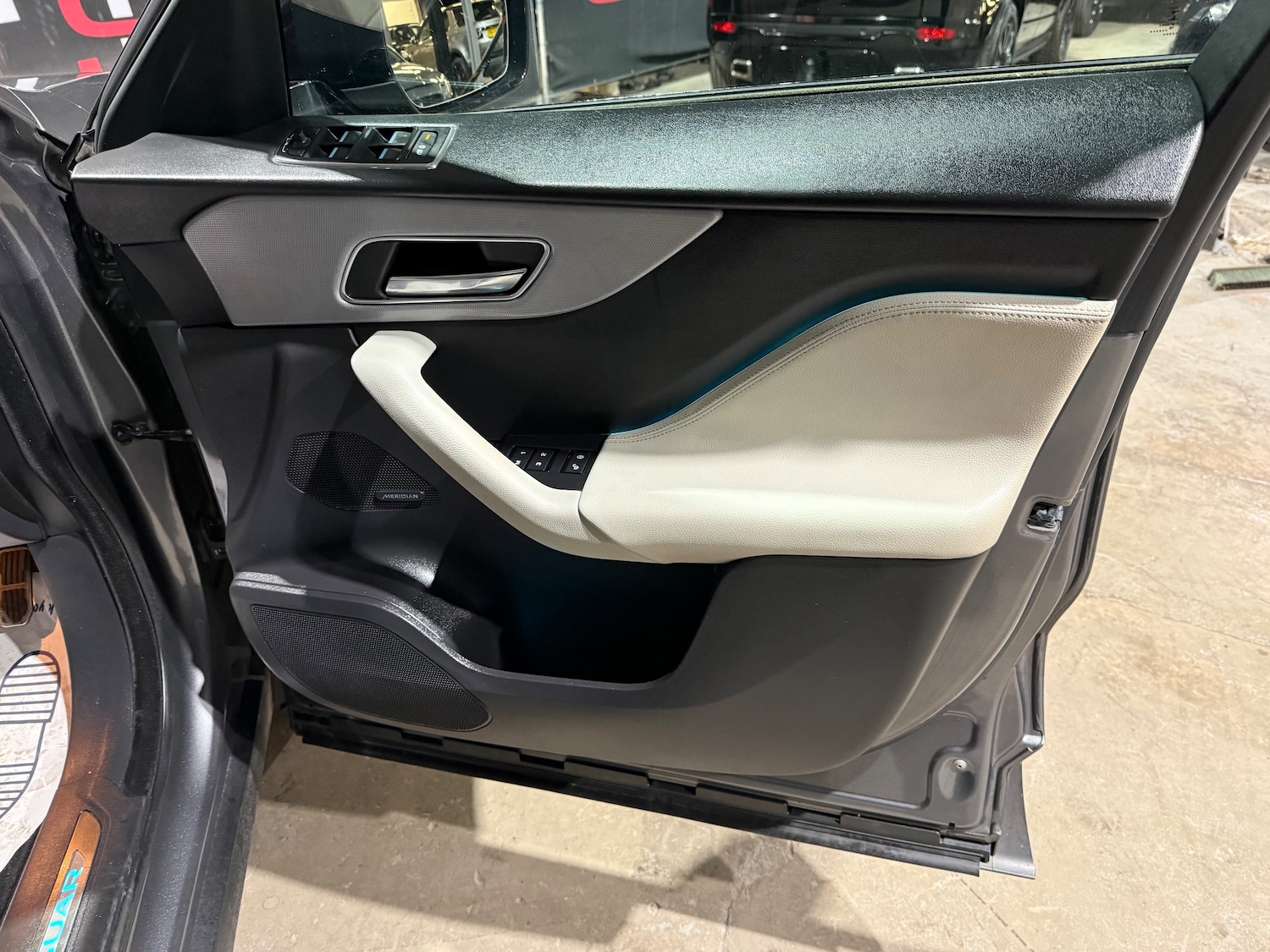 Used Jaguar F-Pace 2016 for sale - 77660465: Photo 33