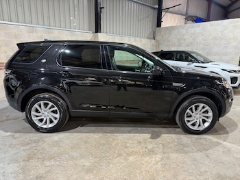 Used Land Rover Discovery Sport 2017 for sale - 76501186: Photo