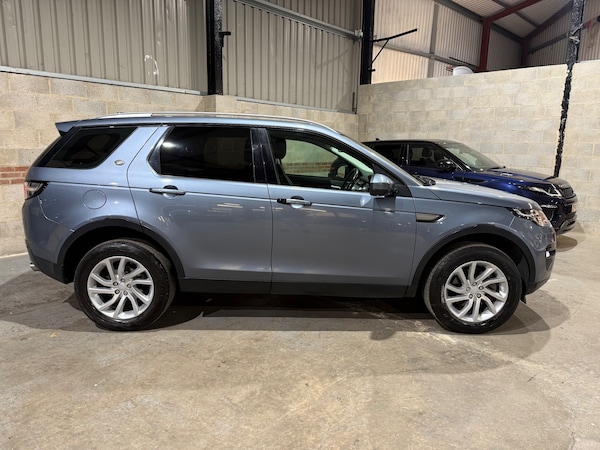 Used Land Rover Discovery Sport 2018 for sale - 76273767: Photo 2
