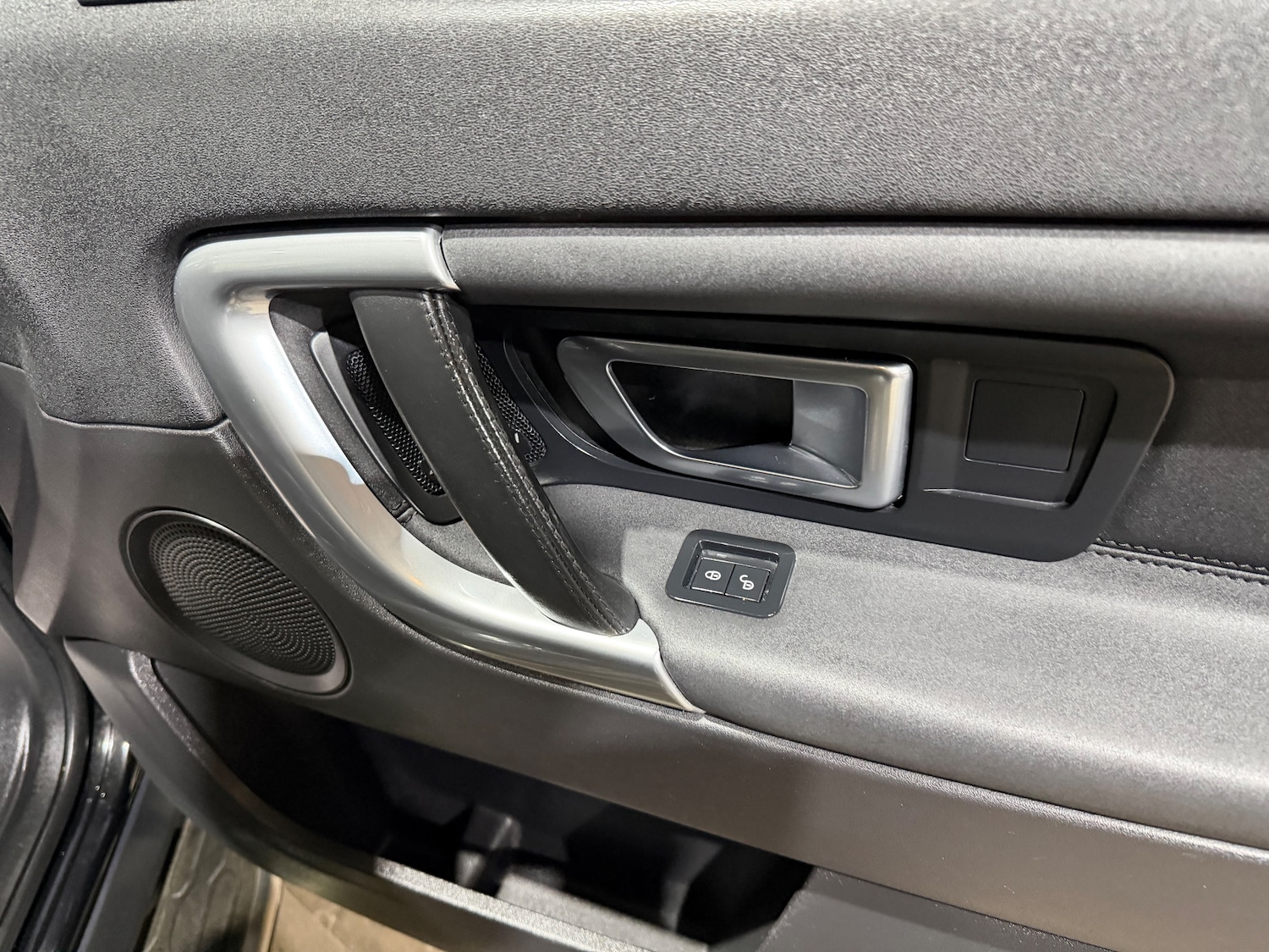 Used Land Rover Discovery Sport 2017 for sale - 78137222: Photo 26