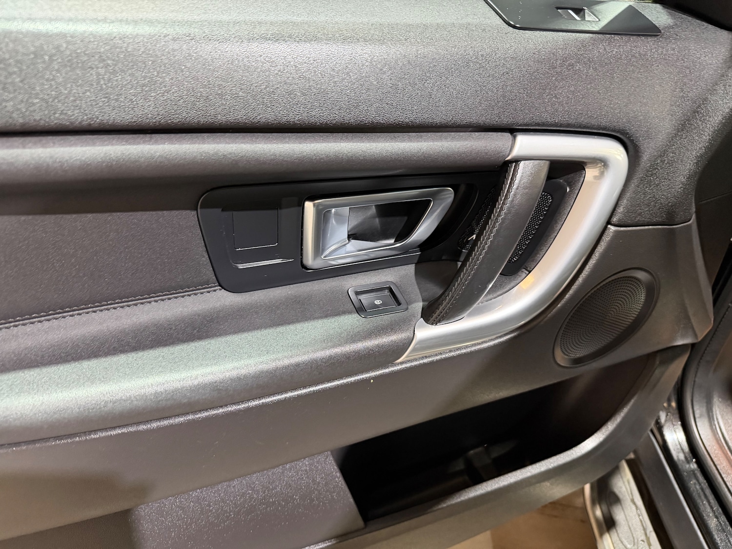 Used Land Rover Discovery Sport 2017 for sale - 78137222: Photo 8