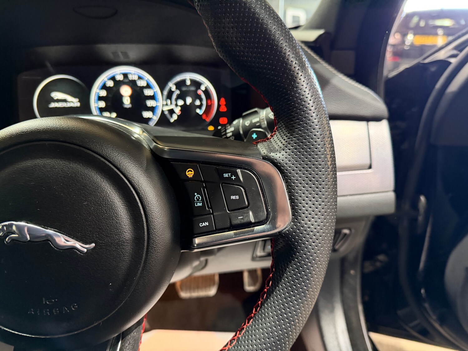 Used Jaguar XF 2016 for sale - 77557333: Photo 32