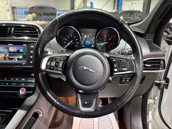 Used Jaguar F-Pace 2017 for sale - 76299859: Photo 25