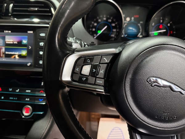 Used Jaguar F-Pace 2017 for sale - 76299859: Photo 26