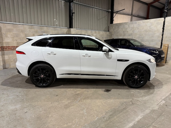 Used Jaguar F-Pace 2017 for sale - 76299859: Photo 2