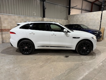 Used Jaguar F-Pace 2017 for sale - 76299859: Photo 2