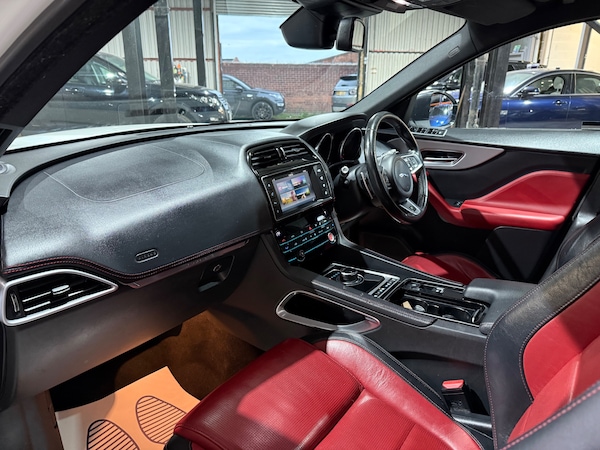Used Jaguar F-Pace 2017 for sale - 76299859: Photo 8