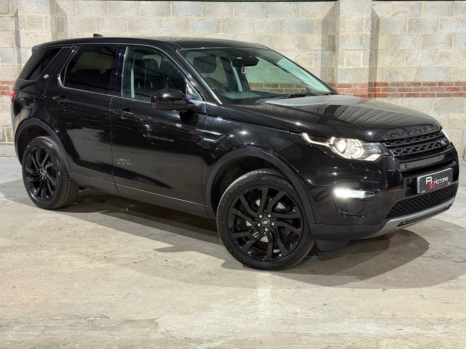 Used Land Rover Discovery Sport 2016 for sale - 76458708: Photo 1