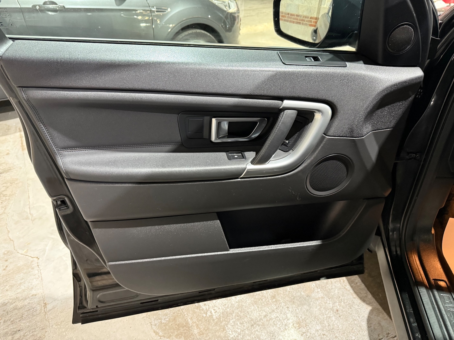 Used Land Rover Discovery Sport 2016 for sale - 76458708: Photo 9