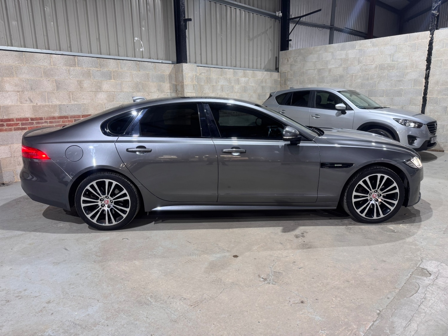 Used Jaguar XF 2016 for sale - 77555400: Photo 2