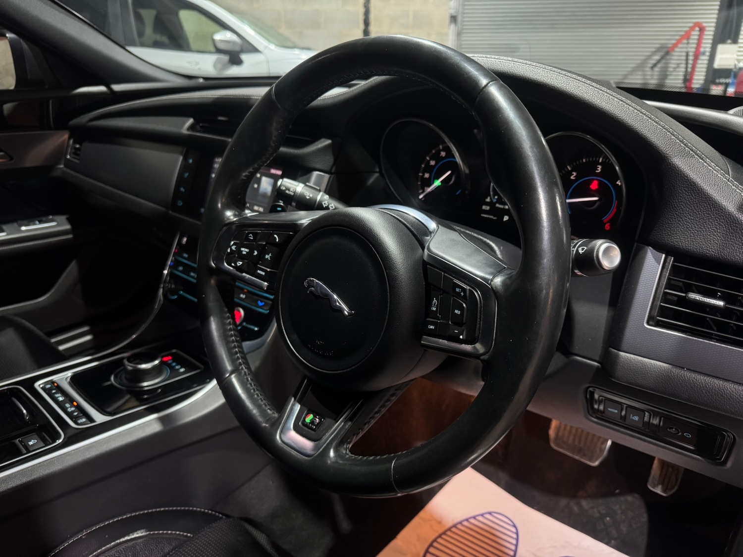 Used Jaguar XF 2016 for sale - 77555400: Photo 24