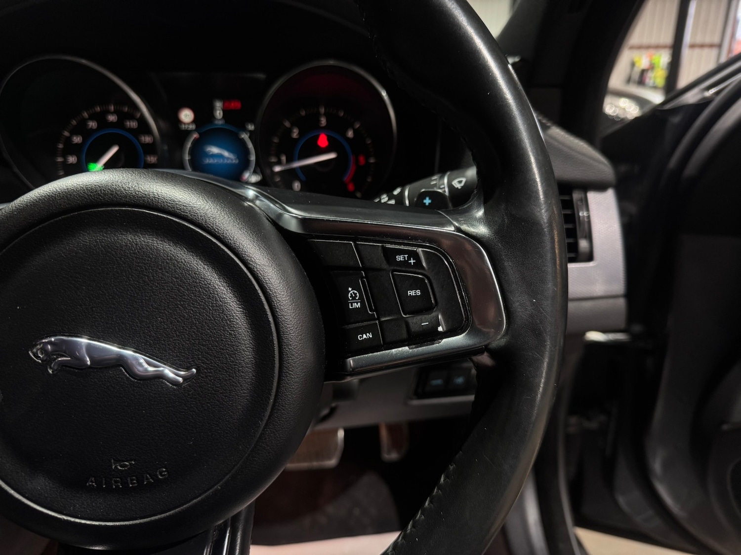 Used Jaguar XF 2016 for sale - 77555400: Photo 32