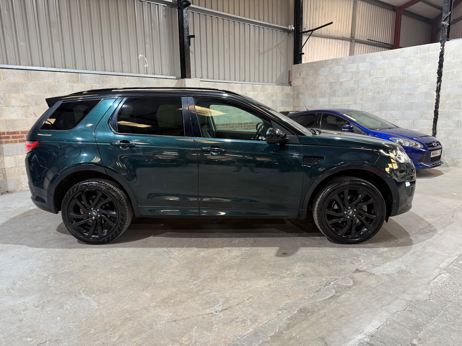 Used Land Rover Discovery Sport 2017 for sale - 77935520: Photo 3
