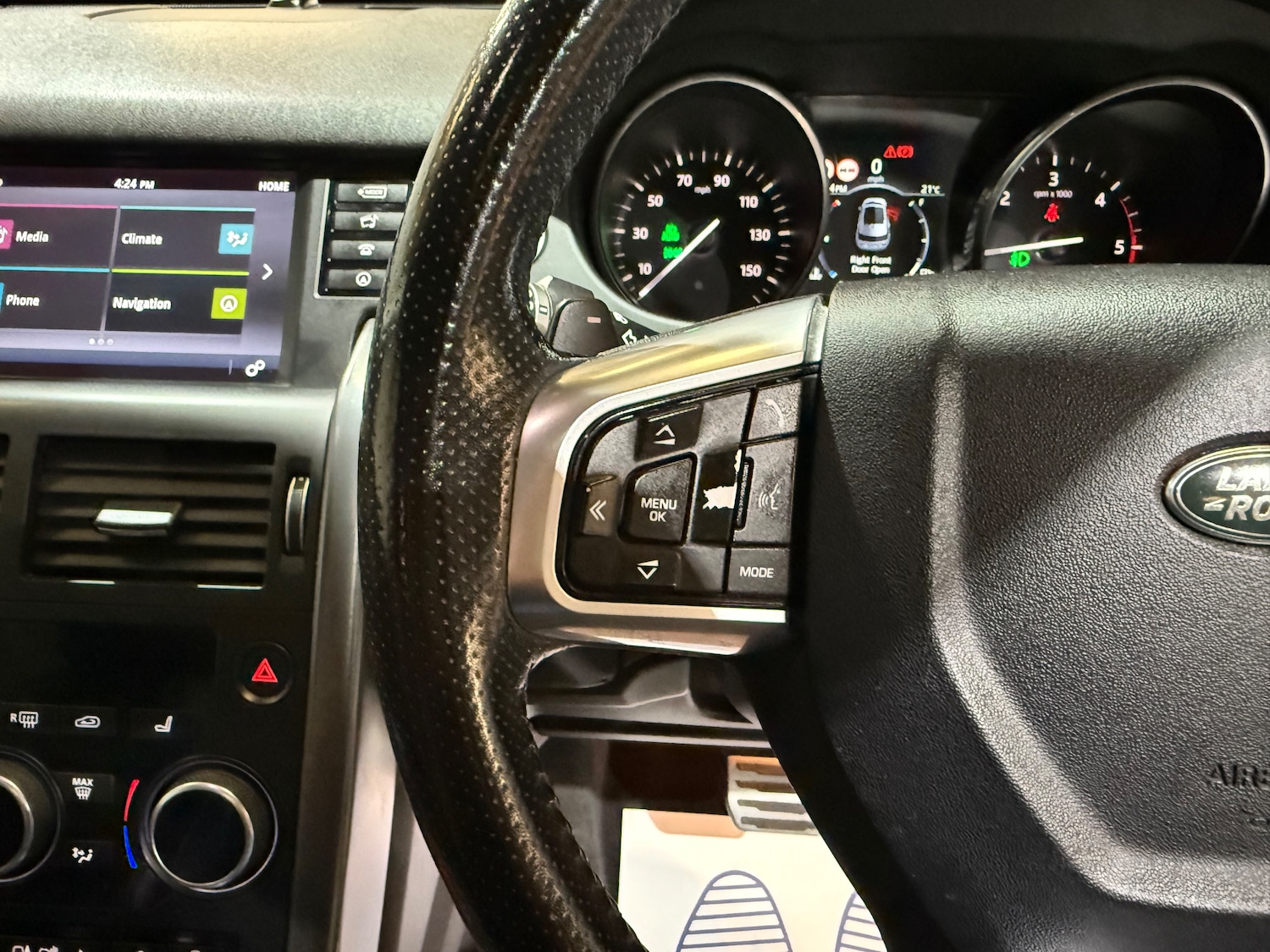 Used Land Rover Discovery Sport 2017 for sale - 77935520: Photo 44