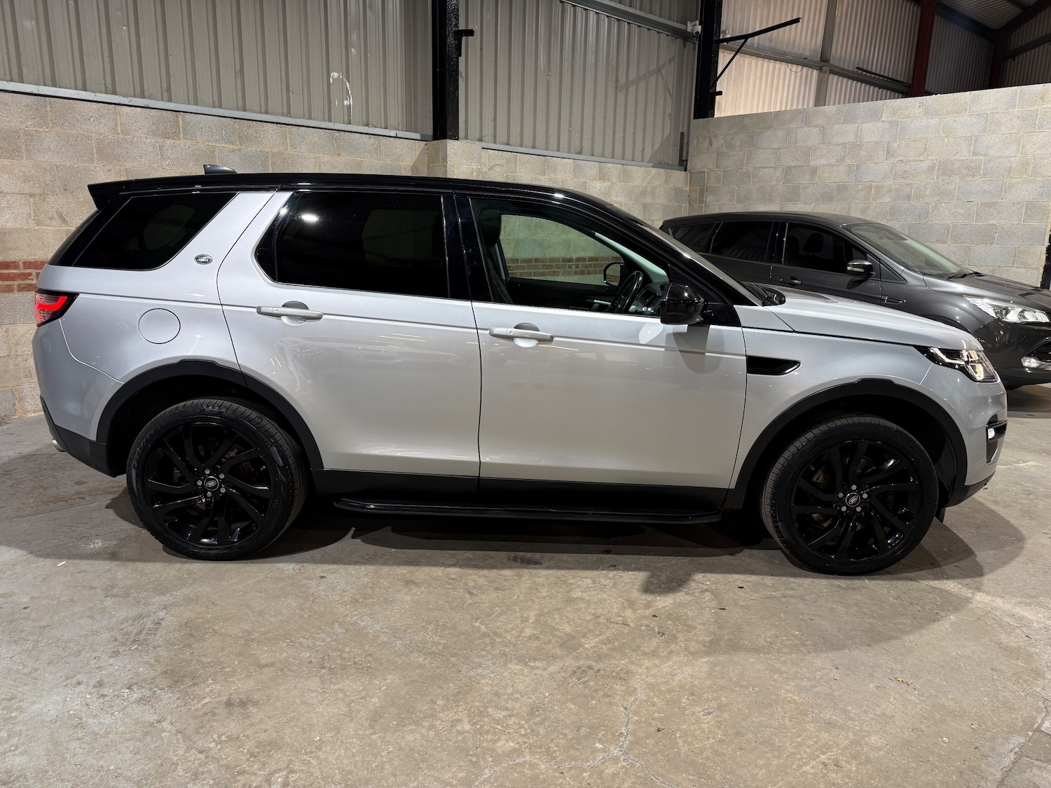 Used Land Rover Discovery Sport 2018 for sale - 76458711: Photo 2