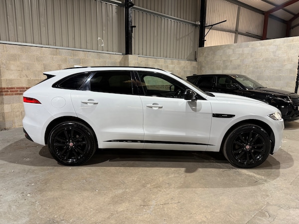 Used Jaguar F-Pace 2017 for sale - 76224971: Photo 2