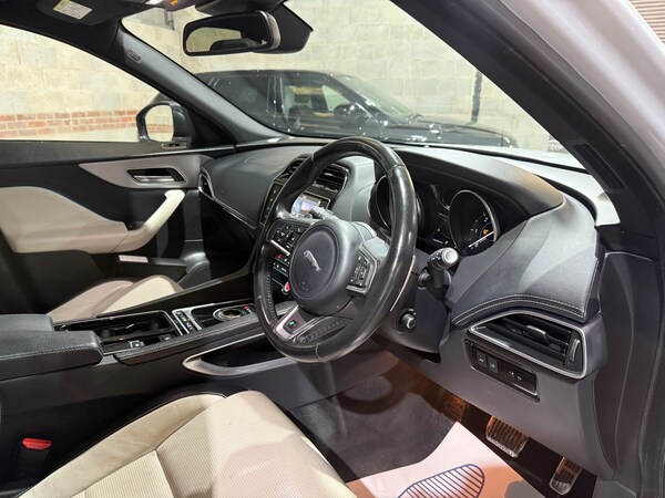 Used Jaguar F-Pace 2017 for sale - 76224971: Photo 30