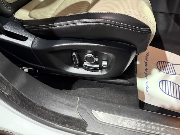 Used Jaguar F-Pace 2017 for sale - 76224971: Photo 32