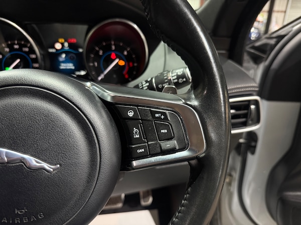 Used Jaguar F-Pace 2017 for sale - 76224971: Photo 36
