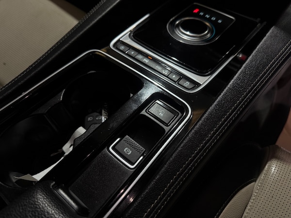 Used Jaguar F-Pace 2017 for sale - 76224971: Photo 45